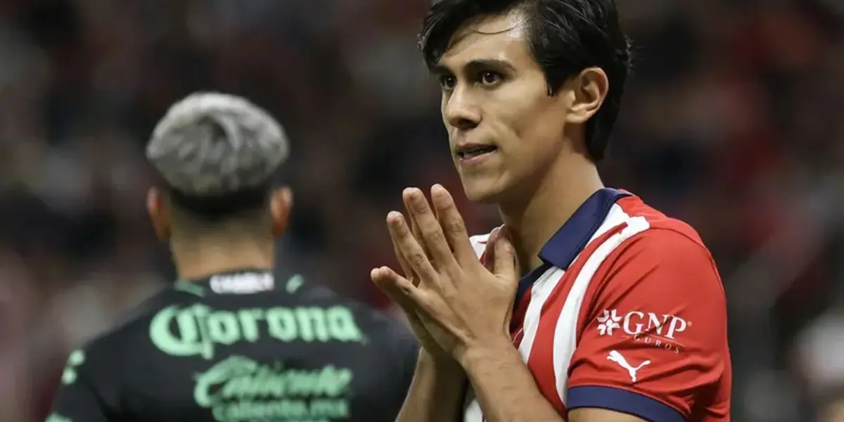 José Juan Macías enfrenta a Santos, cuando era jugador de las Chivas (Fuente: Mexsports)