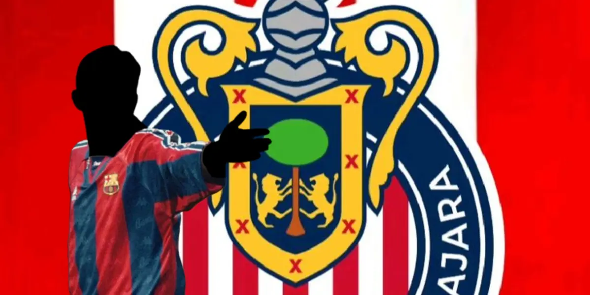 Jugador incógnito del FC Barcelona junto al escudo de Chivas / FOTO AS MÉXICO