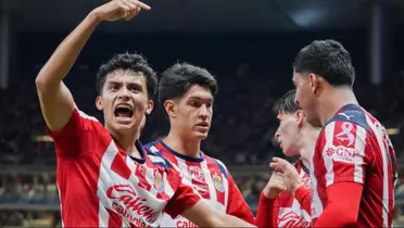 Jugadores celebrando. Foto: Chivas
