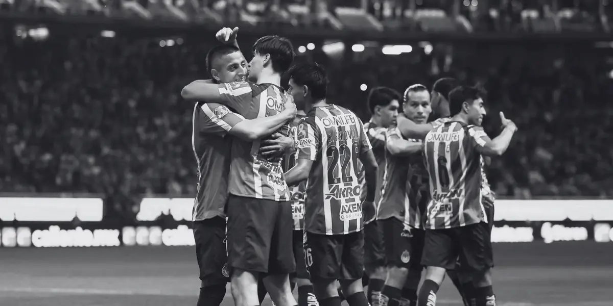 Jugadores celebrando. Foto: Chivas