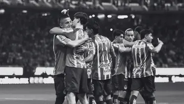 Jugadores celebrando. Foto: Chivas