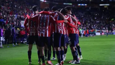 Jugadores celebrando. Foto: Chivas