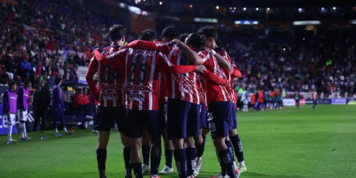 Jugadores celebrando. Foto: Chivas