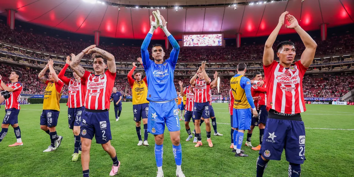 Jugadores celebrando. Foto: Chivas