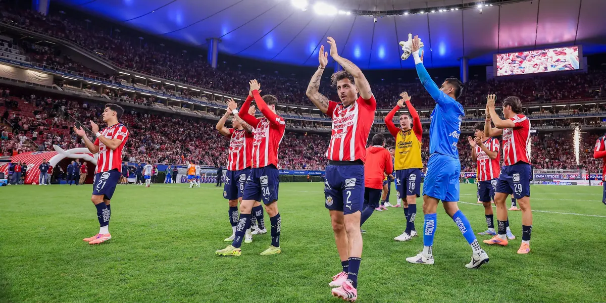 Jugadores celebrando. Foto: Chivas