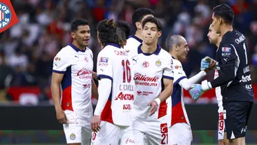 Jugadores de Chivas ante Atlas (Fuente: MEXSPORT)