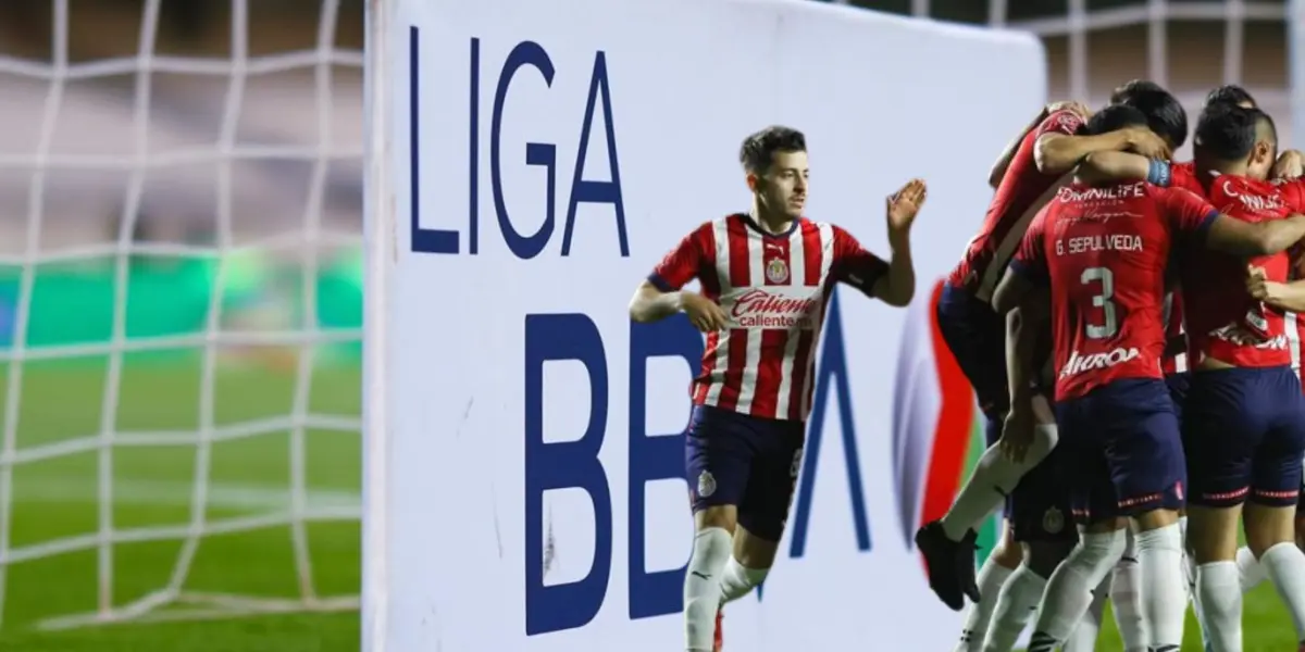jugadores de Chivas celebrando