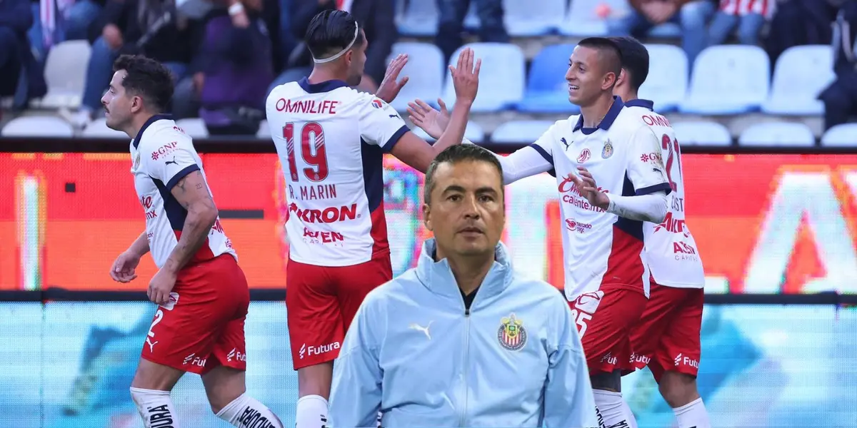 Jugadores de Chivas celebrando y Arturo Ortega