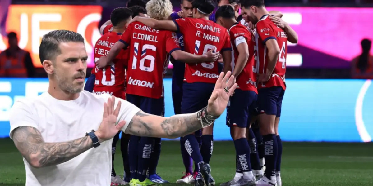 Jugadores de Chivas con Gago