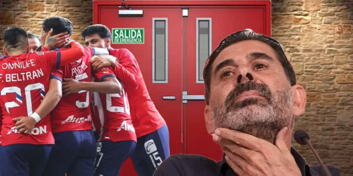 Jugadores de Chivas en la puerta de salida y Hierro
