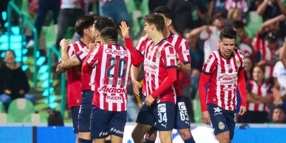 Jugadores de Chivas festejando el segundo gol ante Santos Laguna / FOTO MEXSPORT