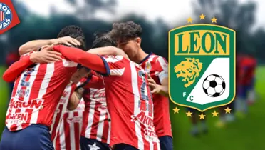 Jugadores de Chivas festejando un gol (Fuente: MEXSPORT)