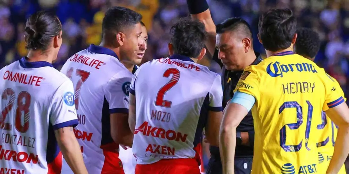 Jugadores de Chivas (Foto: MEXSPORT)