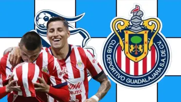 Jugadores de Chivas junto al escudo del Club Puebla y Chivas / FOTO RÉCORD