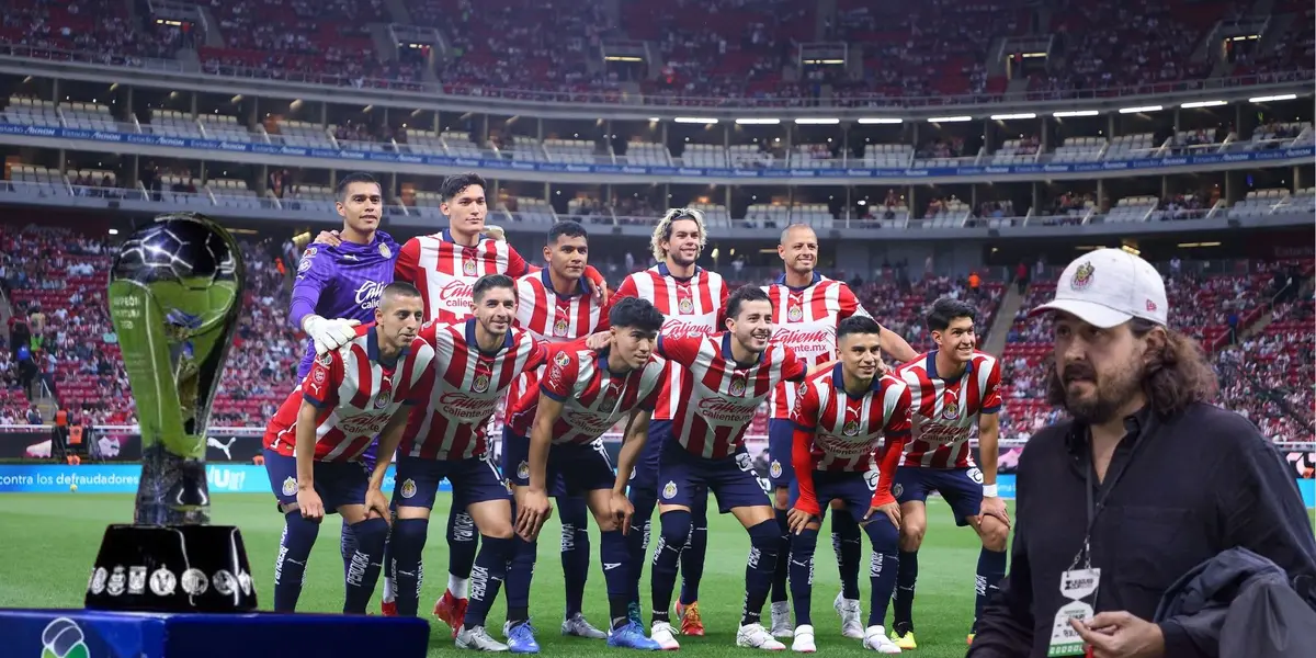 Jugadores de Chivas y Amaury con el trofeo de la Liga MX