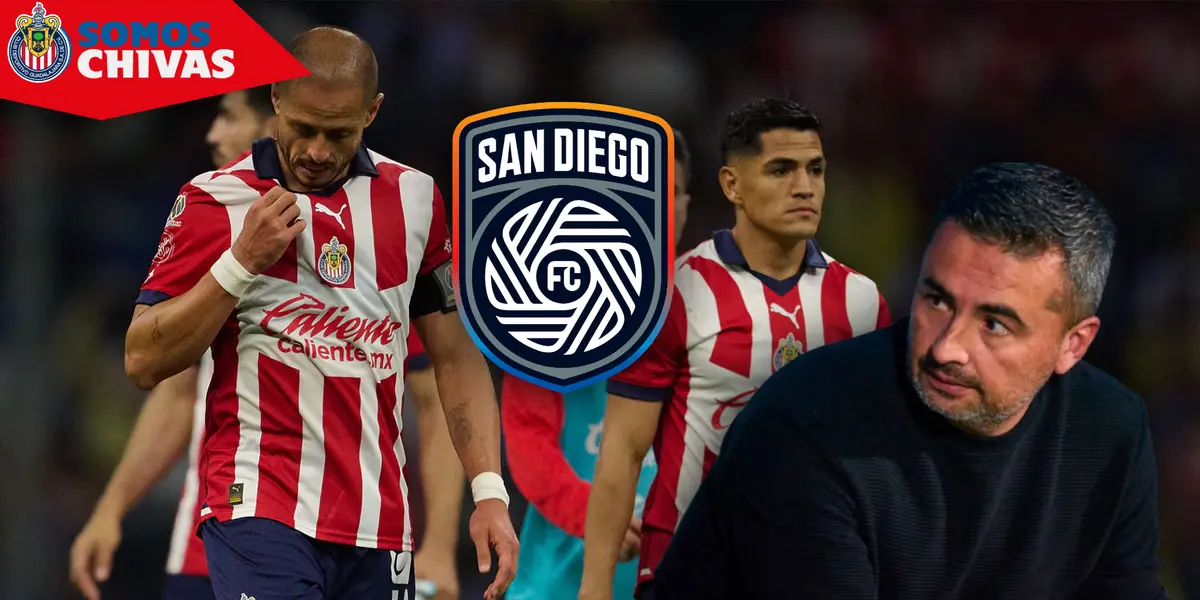 Jugadores de Chivas y Arturo Ortega (Fuente: MEXSPORT)