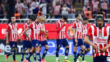 Jugadores de Chivas y el Tiba enmascarado