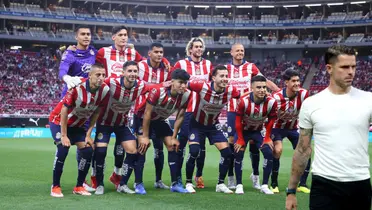 Jugadores de Chivas y Gago/FOTO: X Chivas
