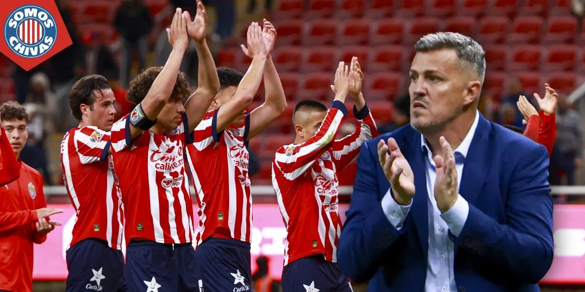 Jugadores de Chivas y Óscar García (Fuente: MEXSPORT)
