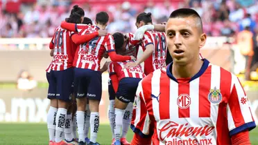 Jugadores de Chivas y Roberto Alvarado (Foto tomada de: MexSport)