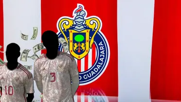 Jugadores de la Selección Mexicana junto al escudo de Chivas / FOTO MARCA