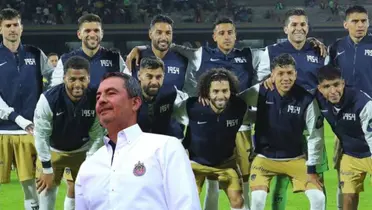 Jugadores de Punas con el profe Ortega/FOTO: JuanFutbol