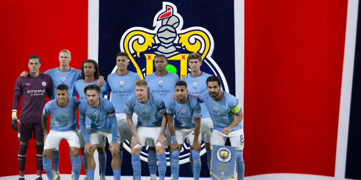 Jugadores del Manchester City junto al escudo de Chivas / FOTO Getty Images