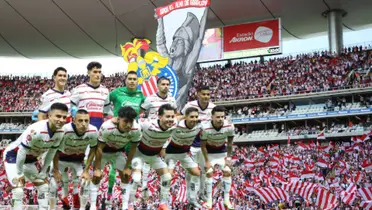 Jugadores del rebaño frente a la afición de Chivas
