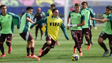 Jugadores en calentamiento. Foto: Selección mexicana