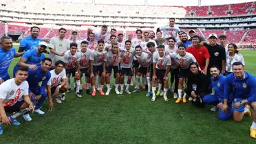 Jugadores en despedida de Chapo/FOTO: Chivas en inglés
