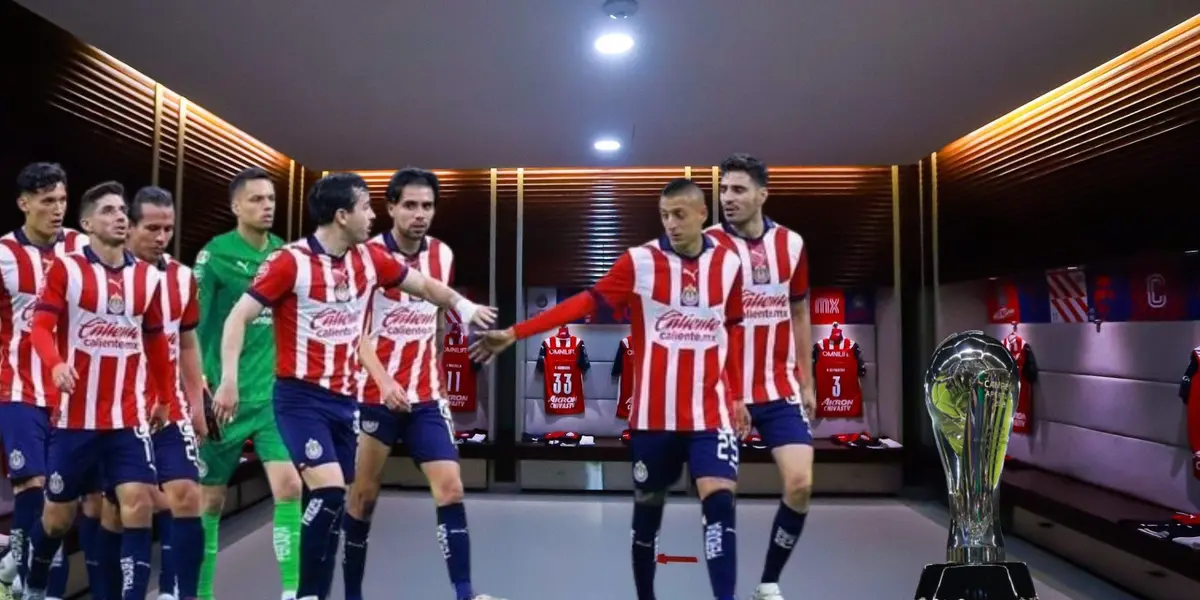 Jugadores en el vestidor y el trofeo de la liga mx