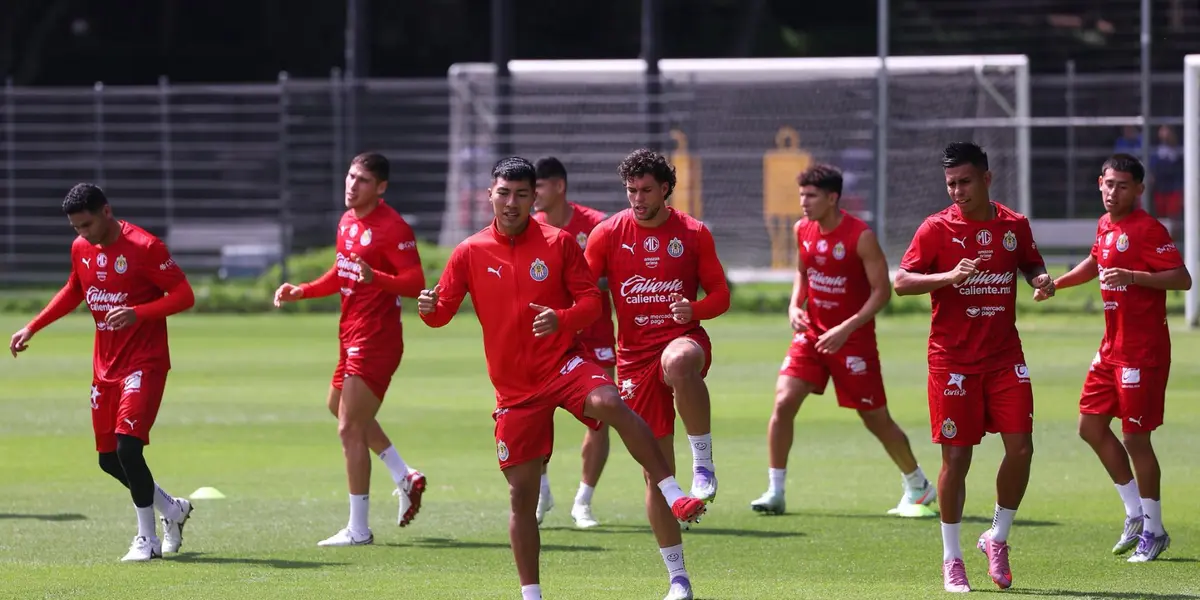 Jugadores en entreno. Foto: Chivas