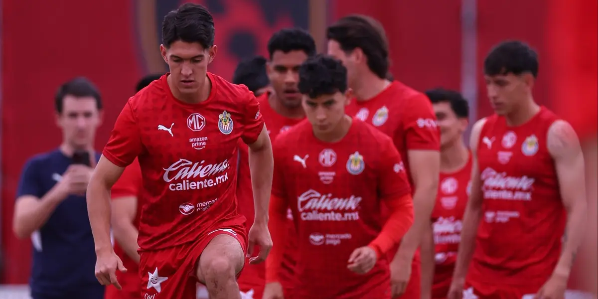 Jugadores en entreno. Foto: Chivas