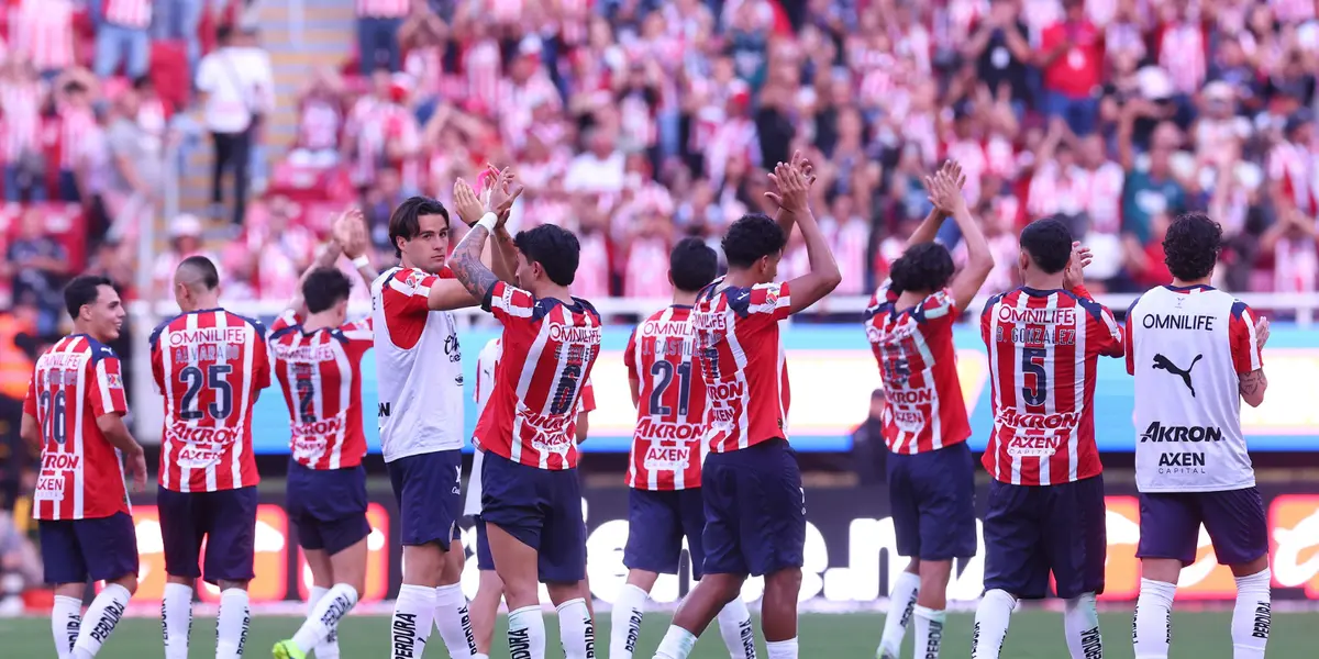 Jugadores en partido. Foto: Chivas