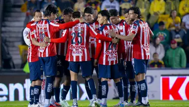 Jugadores en partido. Foto: Chivas