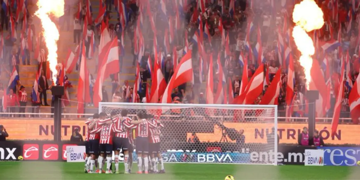 Jugadores en partido. Foto: Chivas