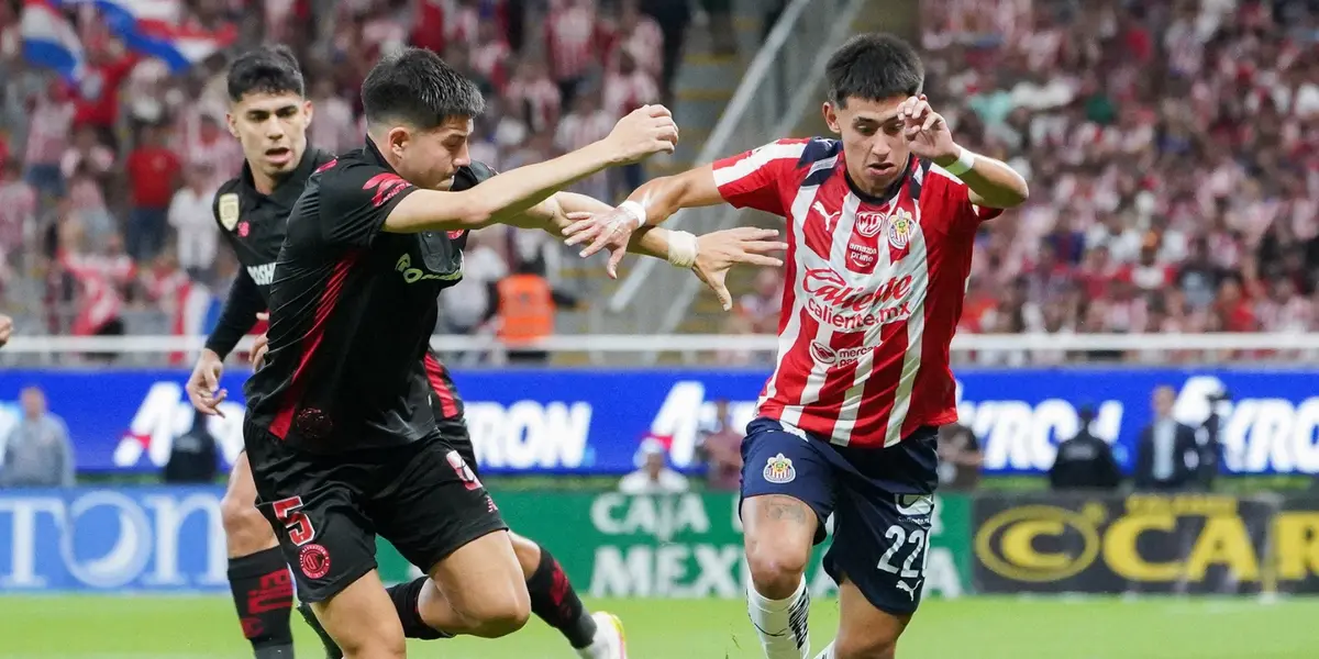 Jugadores en partido. Foto: Chivas