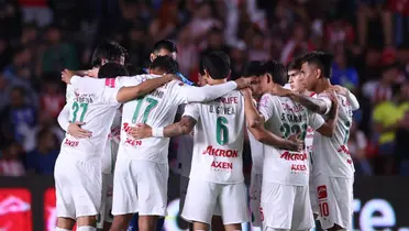 Jugadores en partido. Foto: Chivas