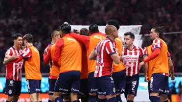 Jugadores en partido. Foto: Chivas