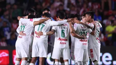 Jugadores en partido. Foto: Chivas