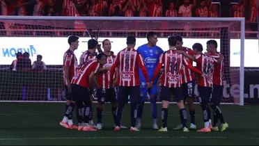 Jugadores en partido. Foto: Chivas