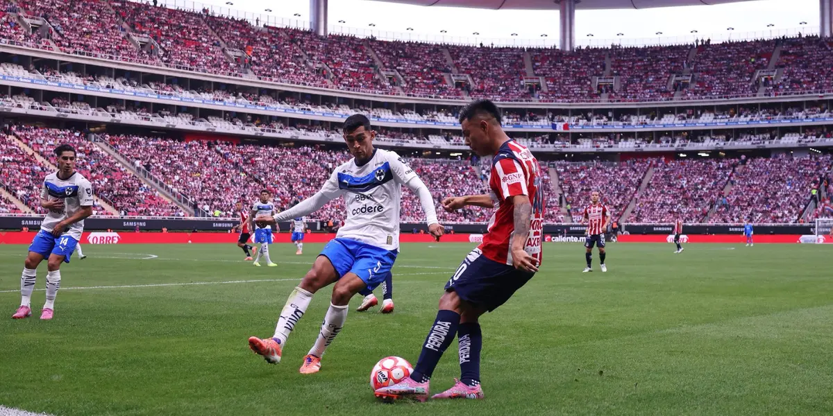 Jugadores en partido. Foto: Chivas