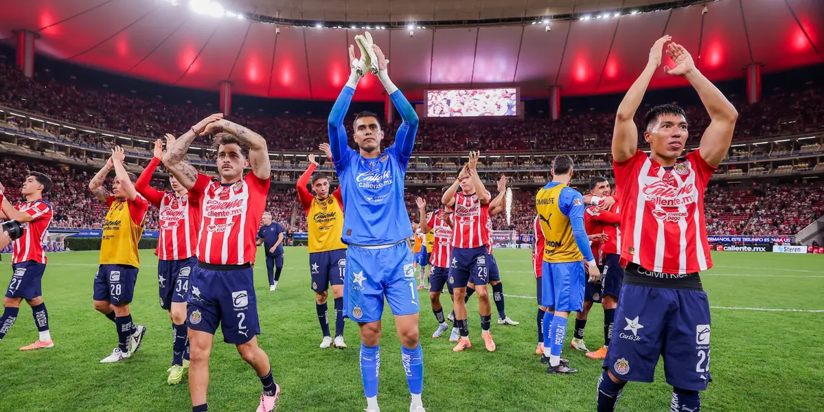 Jugadores en partido. Foto: Chivas