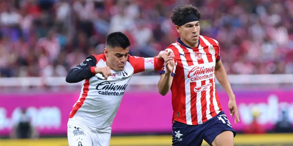 Jugadores en partido. Foto: Futbol Total