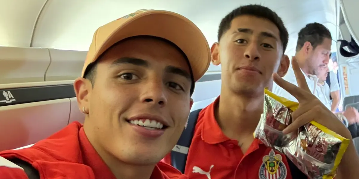 Jugadores en viaje. Foto: Chivas