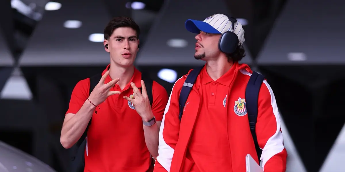 Jugadores en viaje. Foto: Chivas