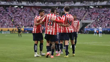 Jugadores festejando. Foto: Chivas