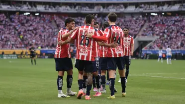 Jugadores festejando. Foto: Chivas