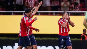 Jugadores festejando. Foto: Chivas
