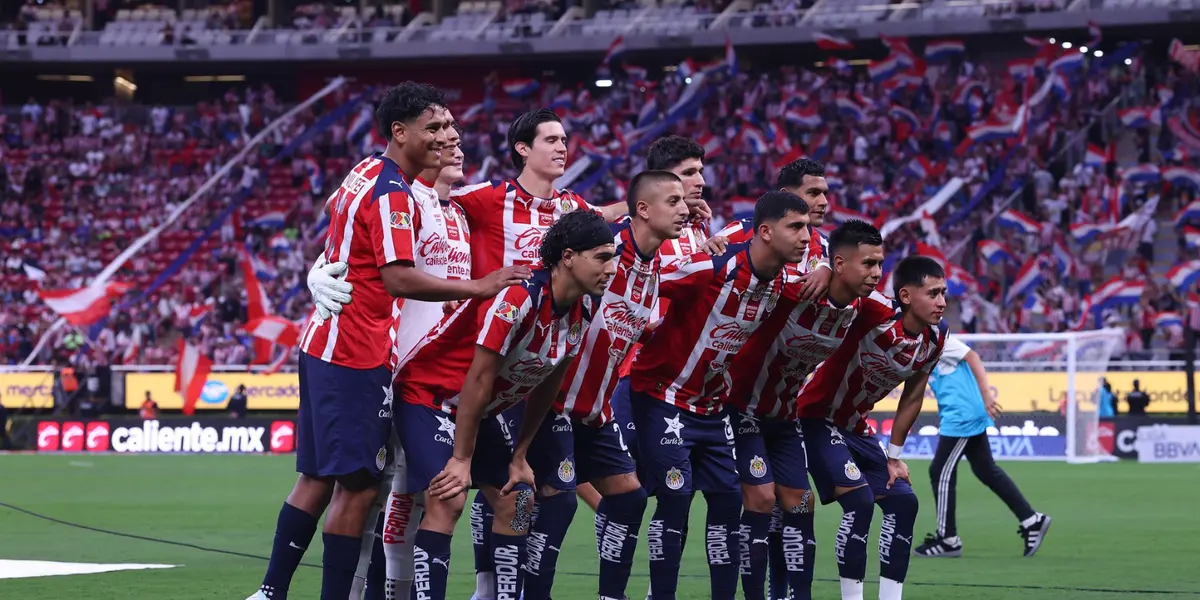 Jugadores previo a partido. Foto: Chivas
